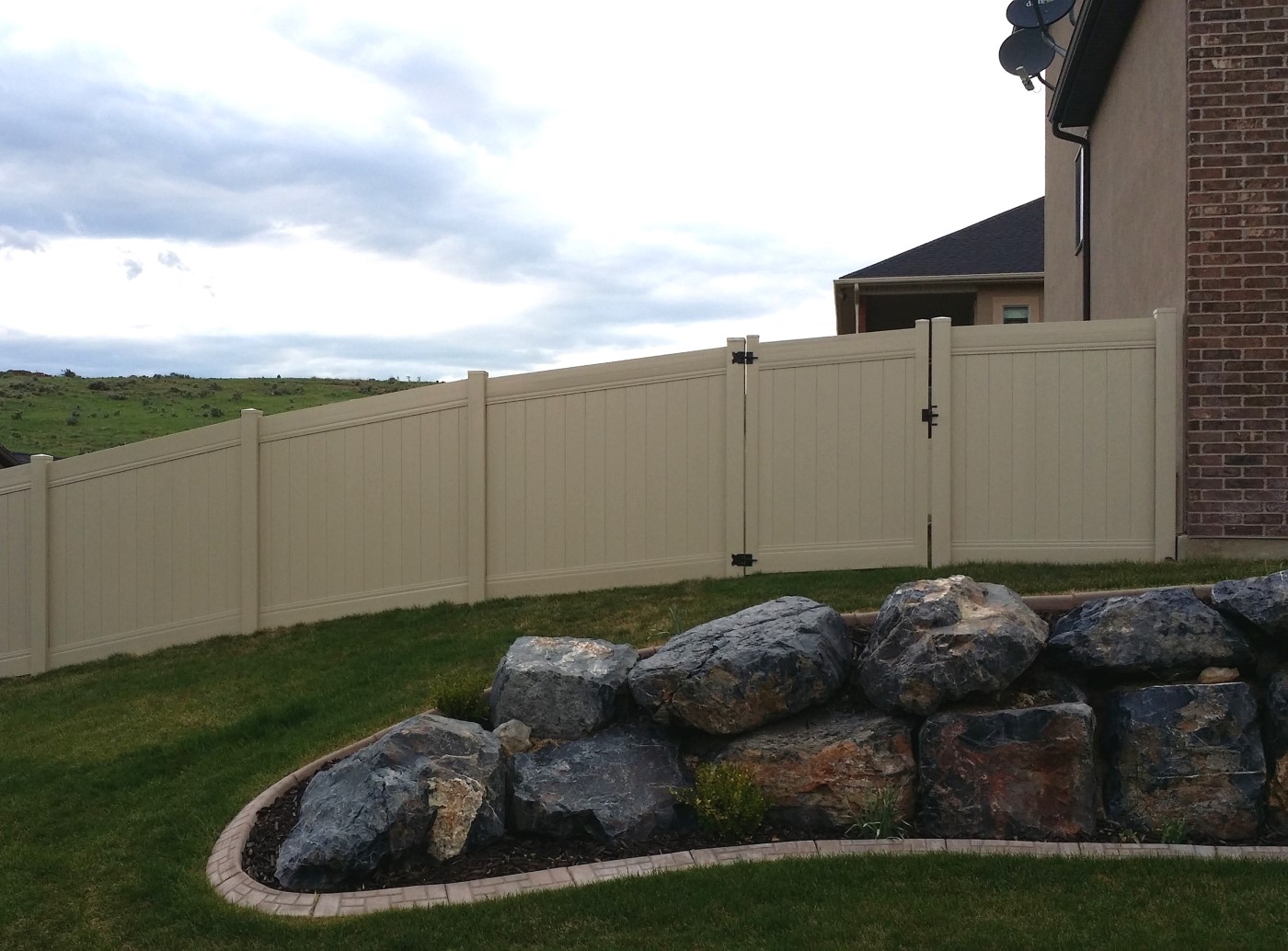 6-Foot Tan Vinyl Privacy Fence with Gate